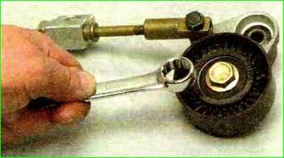 So tauschen Sie die Spannrolle des Lada Kalina-Generators aus