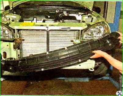 Entfernung der vorderen Stoßstange