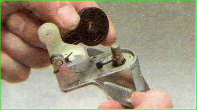 Extracción de la unidad de bloqueo del maletero