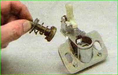 Extracción de la unidad de bloqueo del maletero