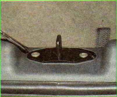 Extracción del pestillo de bloqueo de la tapa del maletero