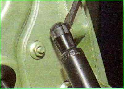 Extracción de los topes de la tapa del maletero