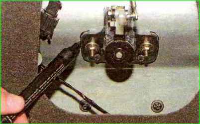 Extracción de la unidad de bloqueo del maletero