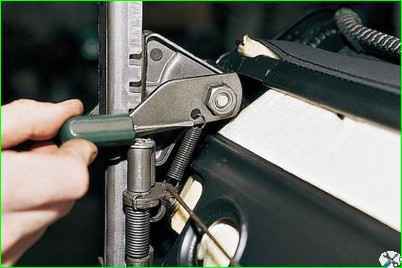 Vordersitz und Schlitten entfernen