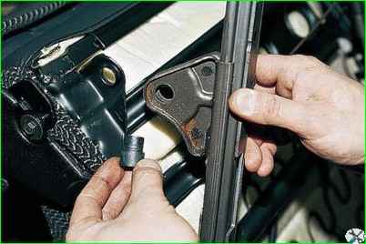 Vordersitz und Schlitten entfernen