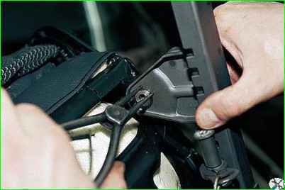 Vordersitz und Schlitten entfernen