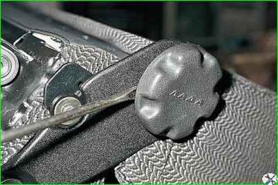 Vordersitz und Schlitten entfernen