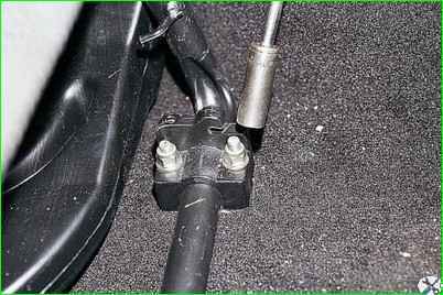 Vordersitz und Schlitten entfernen