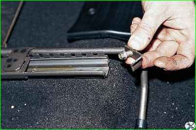 Vordersitz und Schlitten entfernen