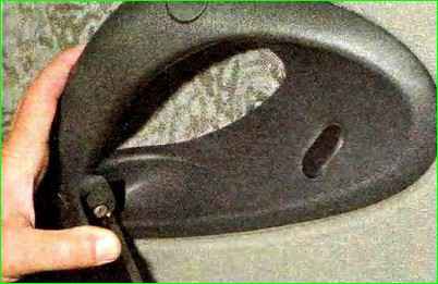 Снятие обшивки задней двери