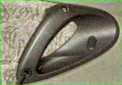 Снятие обшивки задней двери