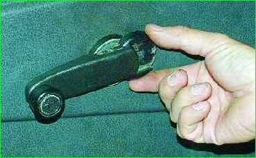 Снятие обшивки задней двери