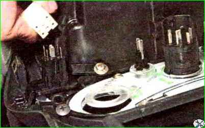 Снятие и установка панели приборов