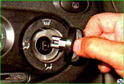 Снятие и установка панели приборов