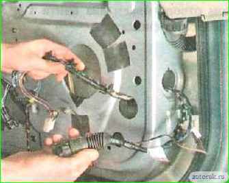 Снятие и установка передней двери