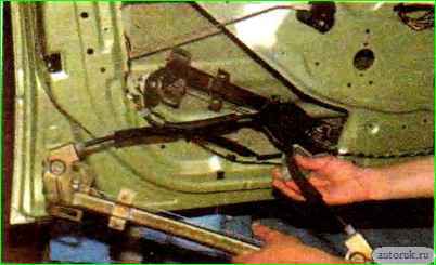 Снятие электростеклоподъемника передней двери