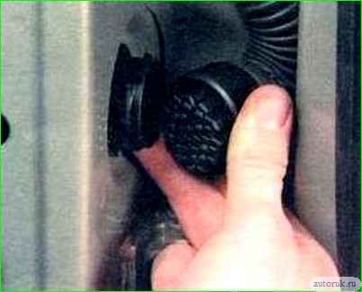 Снятие и установка передней двери