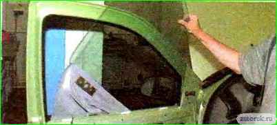 Снятие стекла передней двери