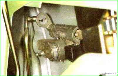 Демонтаж и монтаж наружной ручки и замка передней двери