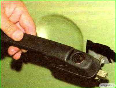 Демонтаж и монтаж наружной ручки и замка передней двери