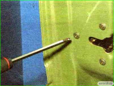 Демонтаж и монтаж наружной ручки и замка передней двери