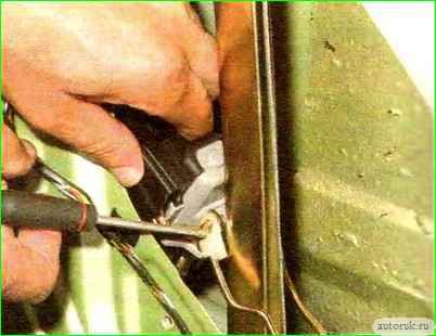 Демонтаж и монтаж наружной ручки и замка передней двери