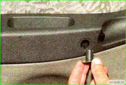 Снятие и установка обивки передней двери