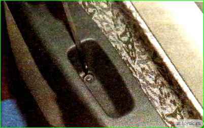 Снятие и установка обивки передней двери