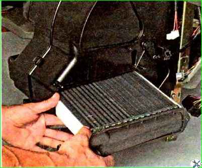 Снятие и установка радиатора отопителя