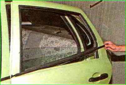 Замена стекла задней двери