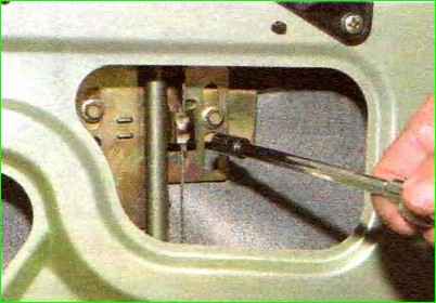 Замена стекла задней двери