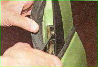 Замена стекла задней двери