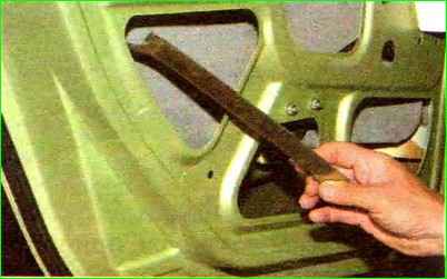 Замена стекла задней двери