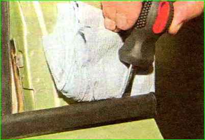 Замена стекла задней двери