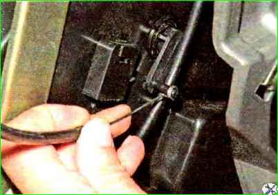 Замена тяг управления вентиляцией и отоплением салона