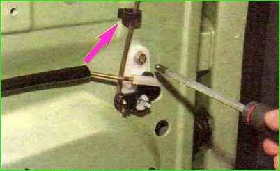 Замена замка и наружной ручки задней двери