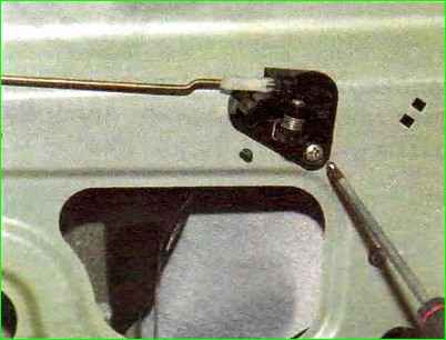 Замена замка и наружной ручки задней двери