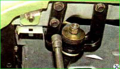 Замена растяжки и кронштейна подвески