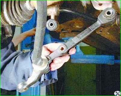 Ремонт рычага передней подвески автомобиля