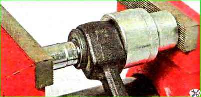 Ремонт рычага передней подвески автомобиля