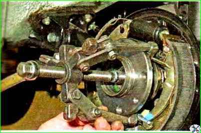 Как проверить и заменить подшипник заднего колеса