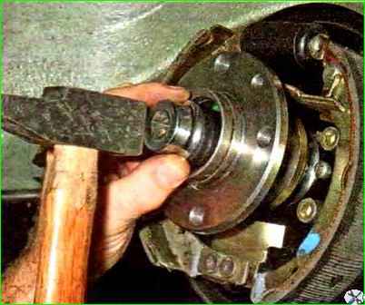 Как проверить и заменить подшипник заднего колеса