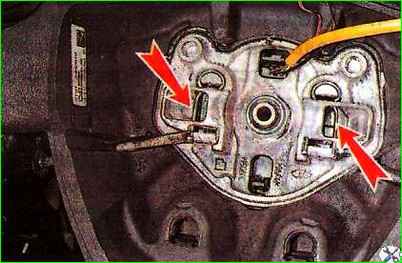 Lenkrad mit Airbag ausbauen