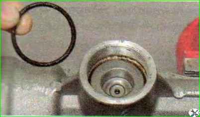 Zerlegen und Zusammenbau des Lenkmechanismus eines Autos