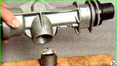 Zerlegung und Zusammenbau des Lenkmechanismus eines Autos