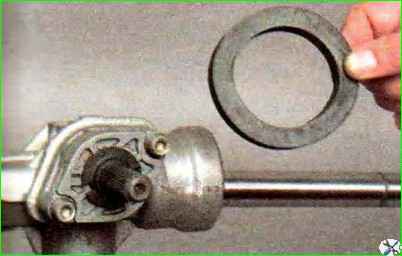 Zerlegen und Zusammenbau des Lenkmechanismus eines Autos