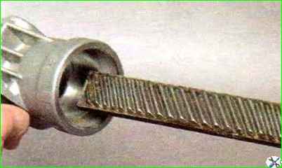 Zerlegen und Zusammenbau des Lenkmechanismus eines Autos