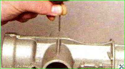 Zerlegen und Zusammenbau des Lenkmechanismus eines Autos