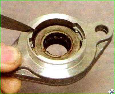 Zerlegen und Zusammenbau des Lenkmechanismus eines Autos