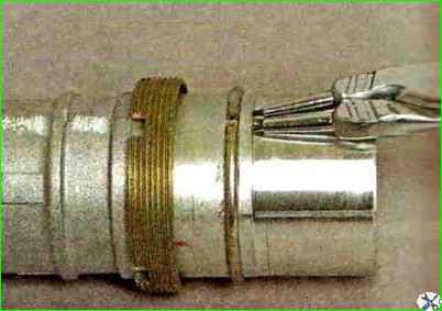 Zerlegung und Zusammenbau des Lenkmechanismus eines Autos